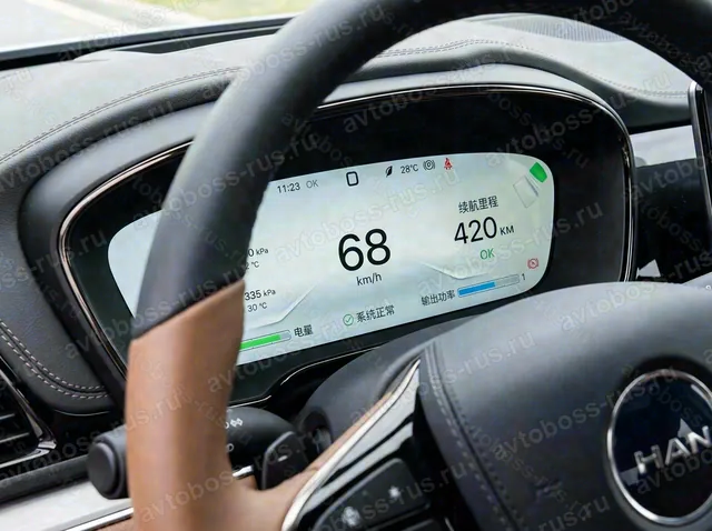 Приборная панель BYD Han до русификации — пример интерфейса