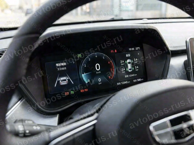 Приборная панель Geely Coolray 2026 до русификации — пример интерфейса