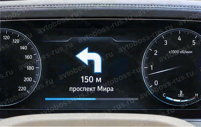 Центр приборной панели крупно: стрелка поворота налево, 150 м, проспект Мира. Пример интерфейса